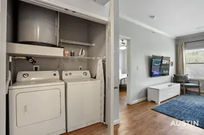 Charming and Spacious Apt in Austin with a Pool - Image 2