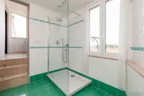 Bright Rooftop Apartment - Image 3