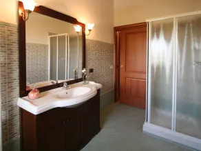Serene Living in a Stone Villa in Marche - Image 4