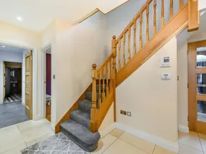 6 Bed House - Sleeps 11 - Pets - Garden - Parking - Image 2