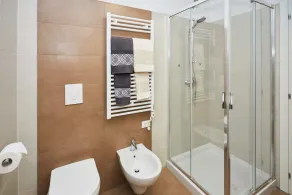 AVIANO CENTER COMFORTABLE LUXURIOUS FREE PARKING WIFI - Image 3