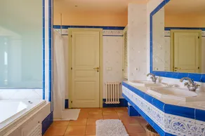 Elegant Villa with Pool, Jacuzzi, Garden, Terrace, Air-Conditioning & Wi-Fi - Image 3