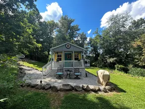 Apple Blossom Cottage Of Gettysburg.  Hot Tub is an Add on Fee - Image 5