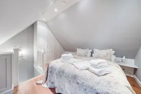 Long-distance view - High-quality furnished apartment in a quiet location with unobstructed - Image 3