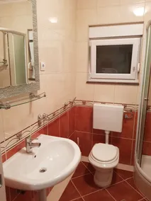 tipo de propiedad es apartamento en casa. El apartamento es para 4 personas. - Image 4
