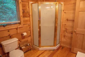 Gemütliche Blockhütte mit 2 Master-Suiten - Whirlpool - Feuerstelle - überdachte Veranda - Image 5