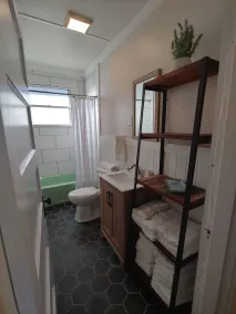 Hometown Hideaway Cozy, pet friendly home 2 minutes from Downtown Laurel, Ms - Image 5
