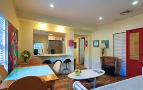 Suarez Art Stay 3BR Miami, Free Parking, Sleeps 7 - Image 5