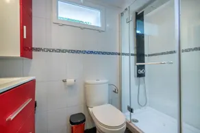 Appartement bas de maison, domaine avec piscine - Image 2