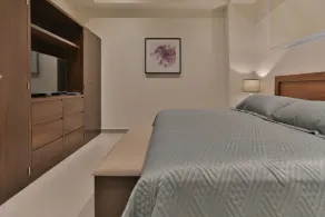NEW Luxury Loft 1 bedroom with private roof garden and Side view of the marina - Image 5