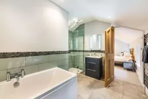 Dog friendly holiday cottage with garden in the Cotswolds - Honeystone Cottage - Image 3