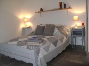 TYPISK PROVENCAL GITE TIL 2 Mennesker med have og pool - Image 3