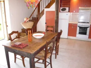 luxury cottage for 2, beautiful views, large swimming pool, no children - Image 4
