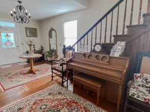 Historic Vaiden House, c.1781, on 8 acres: Modern Amenities with Old World Charm - Image 3