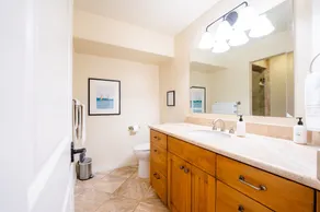 Walk to the Beach/Rooftop Deck with Views/7 beds- 2 Kings/ A/C - Image 4
