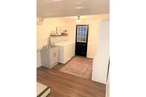Newly Renovated Private Cozy & Conveniently Located  - Image 3