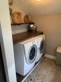 Country cottage on 3 acres right outside of town close to UTM - Image 2