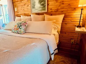 Spacious Cabin with Beautiful Sunsets in the Heart of Hiking and Wine Country - Image 5