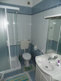 Apartamento para dos personas en la playa Kampor, Rab (A-16293-a) - Image 2