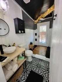 Little Luxe Romantic Treehouse Cabin - Image 2