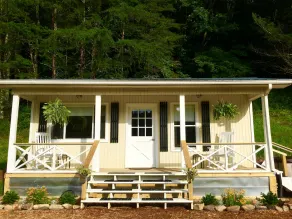 Beautiful Tiny House Cottage - waterfall, jacuzzi and stunning farm views - Image 4