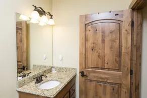 Hotel Style Room Near Slopes - Image 3