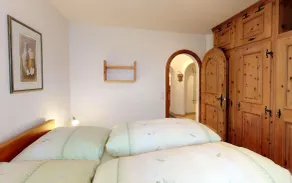 Apartment house in super convenient location. - Image 4