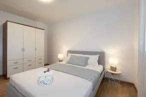 2-Zimmer-Ferienwohnung mit Terrasse Njivice, Krk (A-17010-a) - Image 3