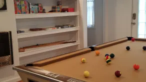 Spacious 2 BR, 1 1/2 baths, hot tub, pool table, outside room, full kitchen - Image 2