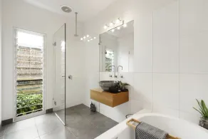Sorrento style, Impressive pool, walk to village and beaches (sleeps 10) - Image 2