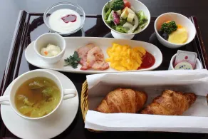 English Garden Hotel Reant - Image 2