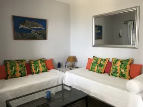 Private ground flat  for a family with 2 children in a beautiful Cycladic Villa - Image 4