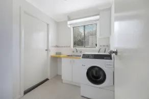 Four bedroom getaway close to the beach - Image 2
