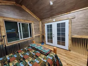 Bunkhouse Dry Cabin Farm Rustic private secure - Image 4