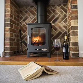 Coast & country luxury cottage in pretty village, w/local pub. Beach 15 mins. - Image 2