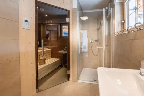 Modern chalet with mountain view, sauna, and close to the slopes - Image 3