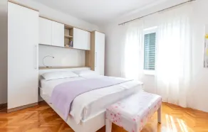 6 bedroom stunning home in Dugi Rat - Image 4
