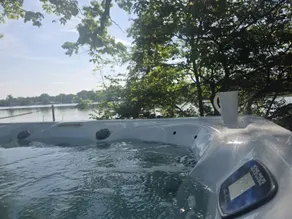 Sunny Days Studio Half Suite| Kayaks Hot Tub - Image 4
