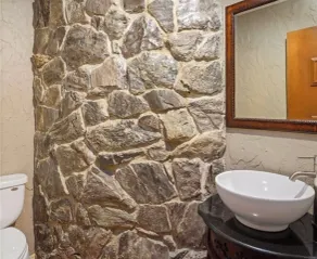 Stunning Chateau in the GH/ Fantastic for a Relaxing Getaway & Whale Watching - Image 2
