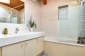 Holiday Home 'In Bordeaux, Air-Conditioned with Pool Table' with Private Terrace and AC - Image 4