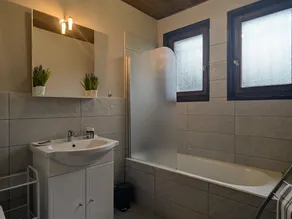 Mountain Lodge with Fireplace - 4 Bedrooms, Pet Friendly - Image 2