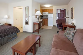 Studio Close to the Airport! | Free Breakfast + Shared Hot Tub and Indoor Pool - Image 4