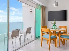 Park Royal Beach-View 1BR Condo for Secluded Getaway - Image 5