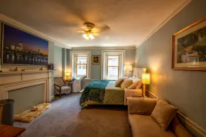Gorgeous Beacon Hills Studio next to State house - Image 3