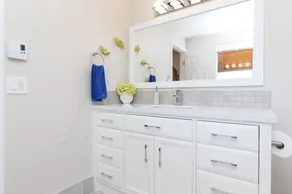 An oasis for families & Dog - Affordable Immaculate luxury - Fenced Yard! - Image 3