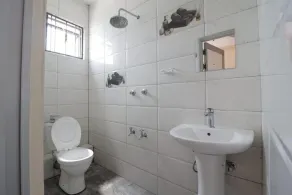 Lux Suites Ganjoni Studio Apartment - Image 2