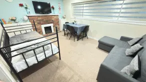 Bright1 BR suite w/ free parking & wifi & Netflix & all basic amenities - Image 4