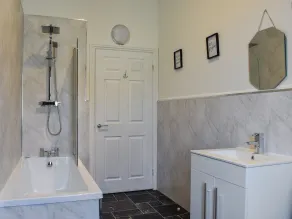 4 bedroom accommodation in Hartlepool - Image 3