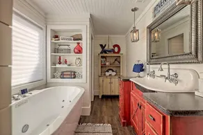 Red Door Retreat House & Cottage on Lake Chatuge- by Chatuge Home Concierge<br>Lakefront, private dock, fire pit, hot tub - Image 3