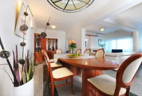 Villa Cablex III / oasis of calm with heated pool jacuzzi and sauna - Image 3